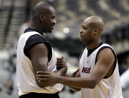 围绕核心问 围绕核心问